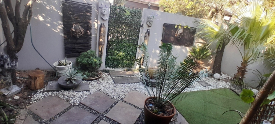 To Let 2 Bedroom Property for Rent in Broadacres Gauteng