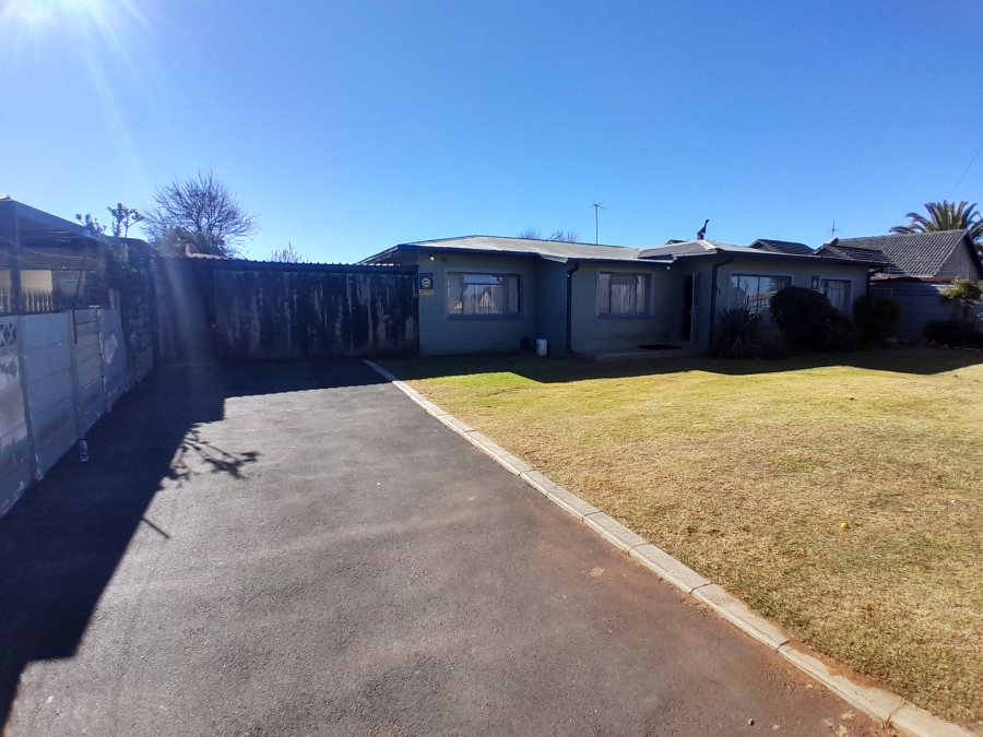 4 Bedroom Property for Sale in Witpoortjie Gauteng