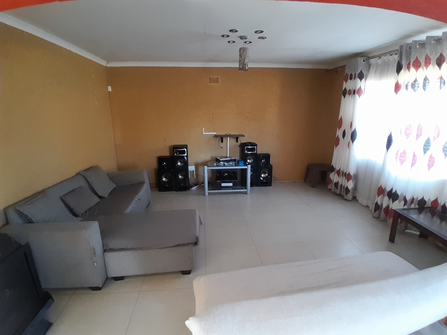 4 Bedroom Property for Sale in Witpoortjie Gauteng