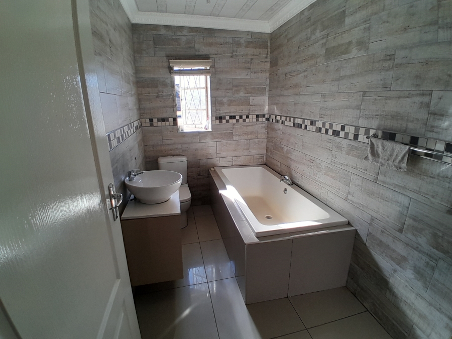 4 Bedroom Property for Sale in Witpoortjie Gauteng