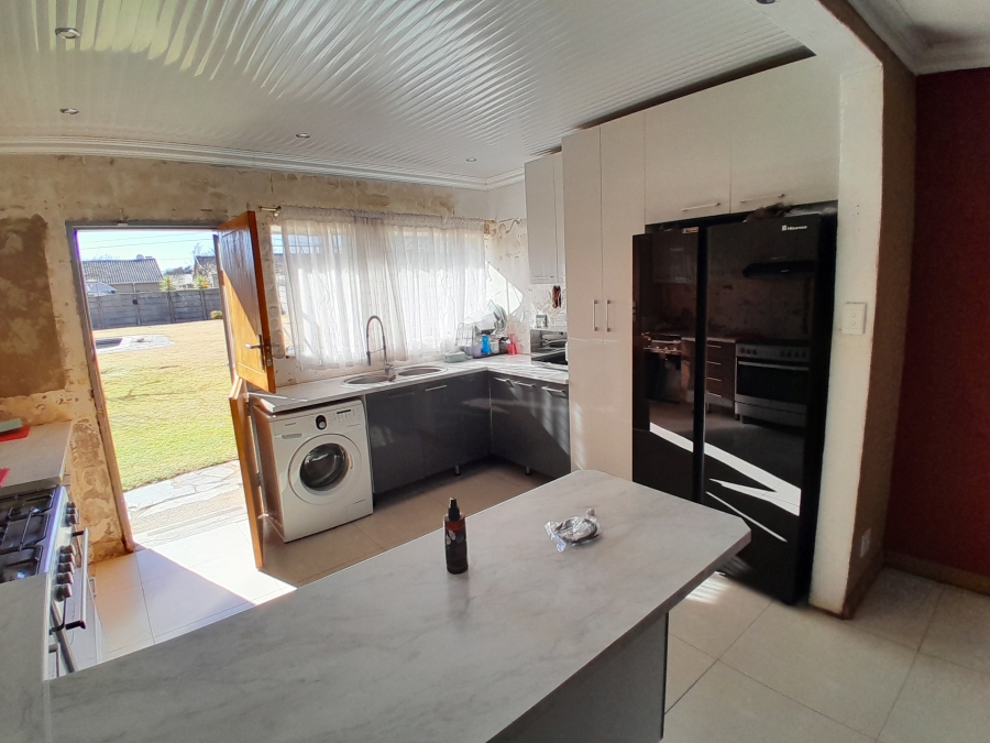 4 Bedroom Property for Sale in Witpoortjie Gauteng