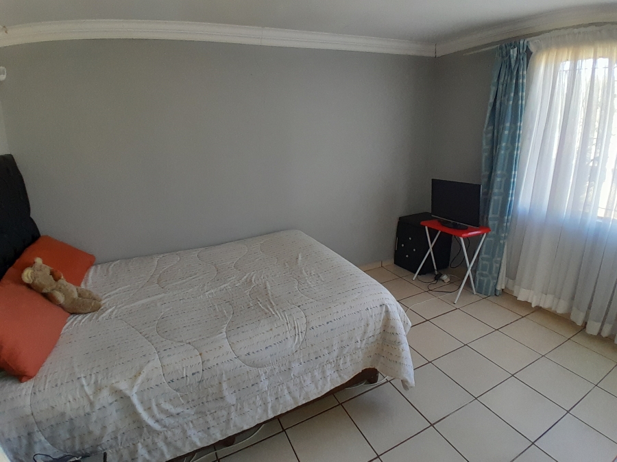 4 Bedroom Property for Sale in Witpoortjie Gauteng