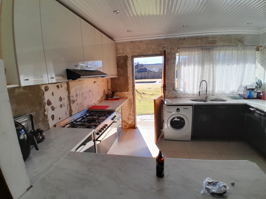 4 Bedroom Property for Sale in Witpoortjie Gauteng