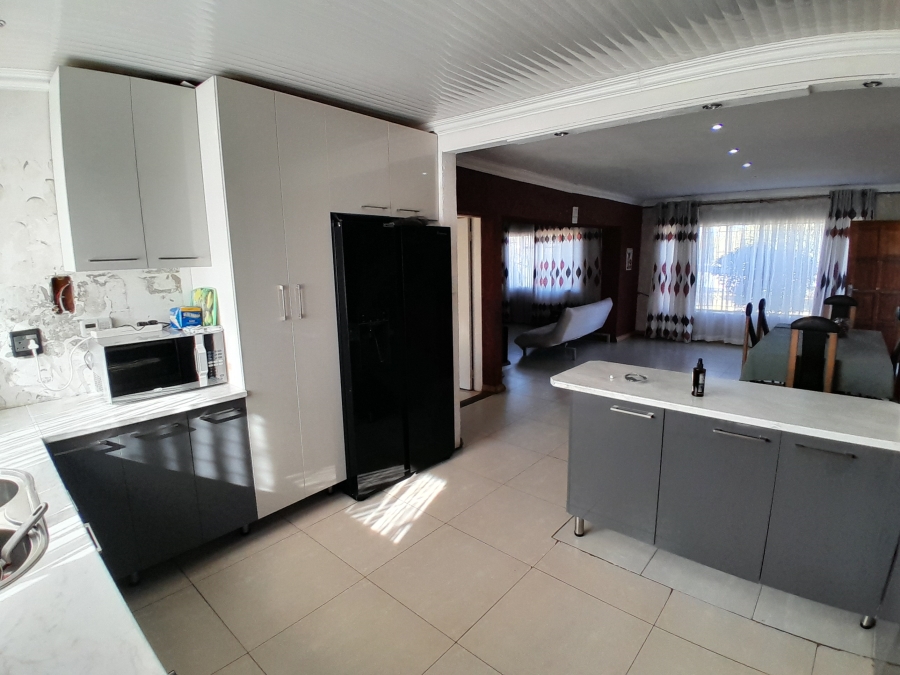 4 Bedroom Property for Sale in Witpoortjie Gauteng