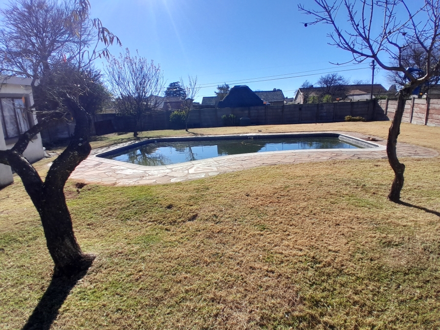 4 Bedroom Property for Sale in Witpoortjie Gauteng