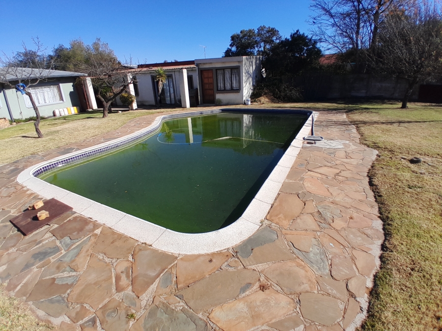 4 Bedroom Property for Sale in Witpoortjie Gauteng