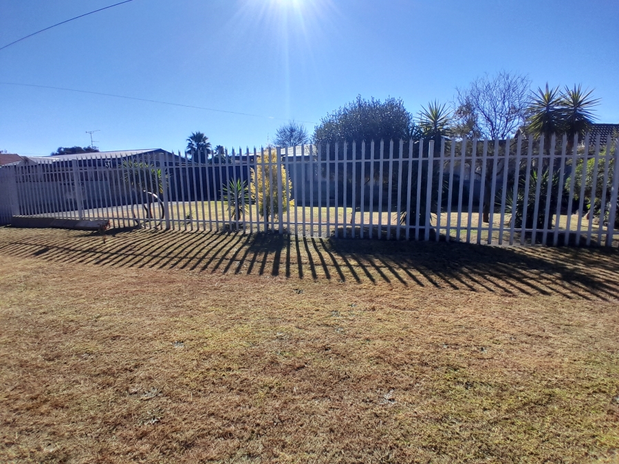 4 Bedroom Property for Sale in Witpoortjie Gauteng
