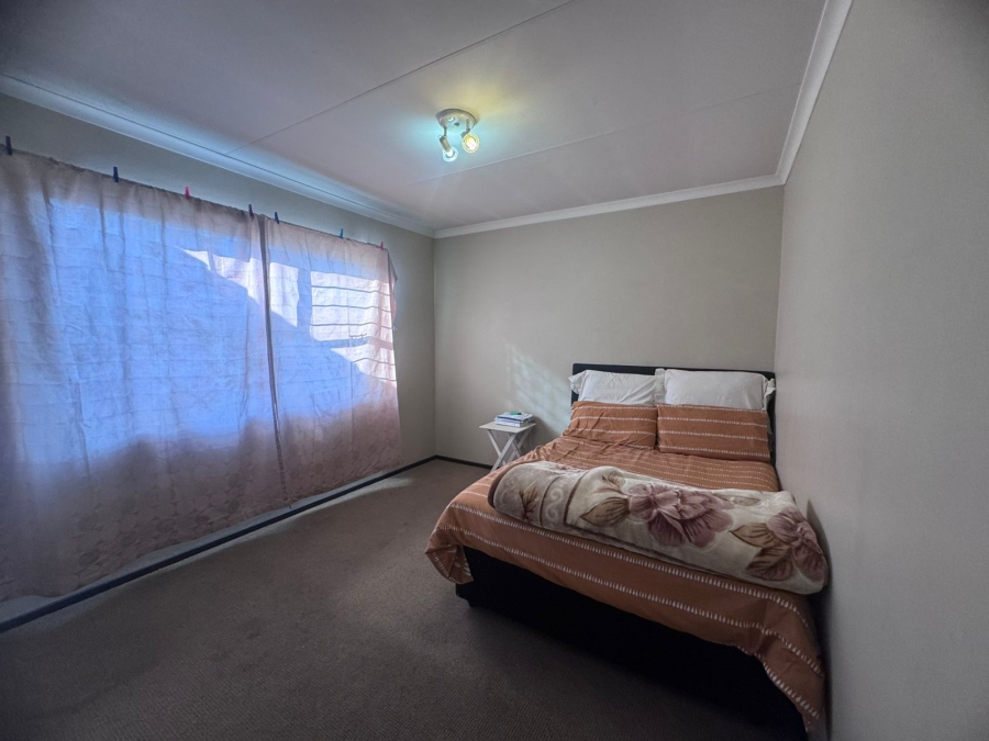 2 Bedroom Property for Sale in Bardene Gauteng