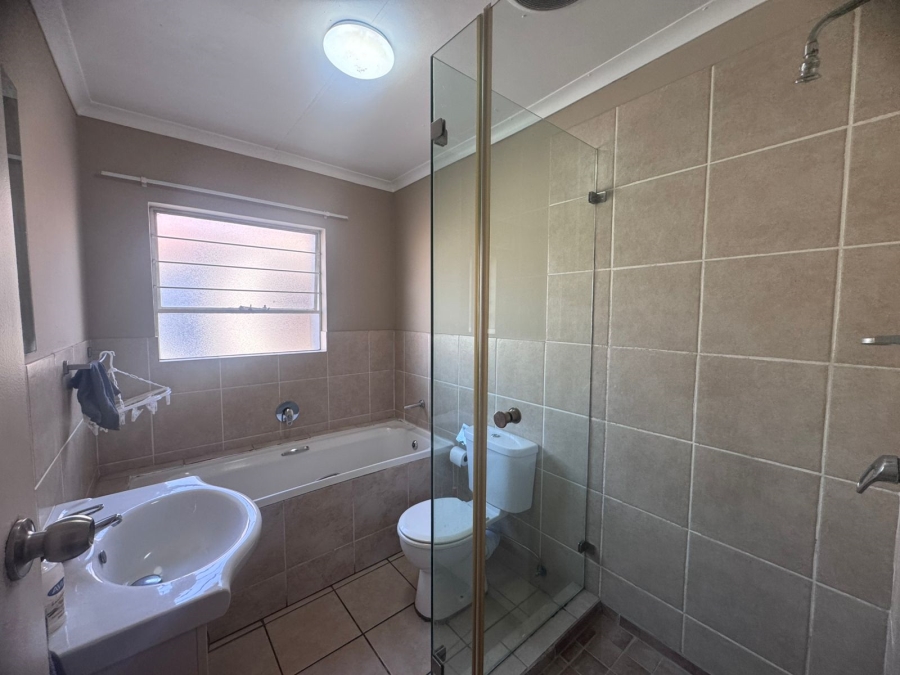 2 Bedroom Property for Sale in Bardene Gauteng