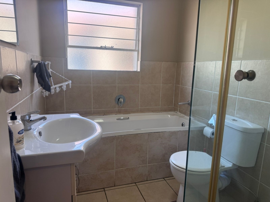 2 Bedroom Property for Sale in Bardene Gauteng