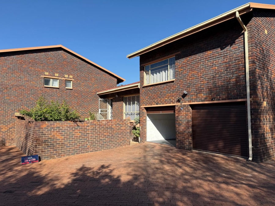 2 Bedroom Property for Sale in Brackenhurst Gauteng