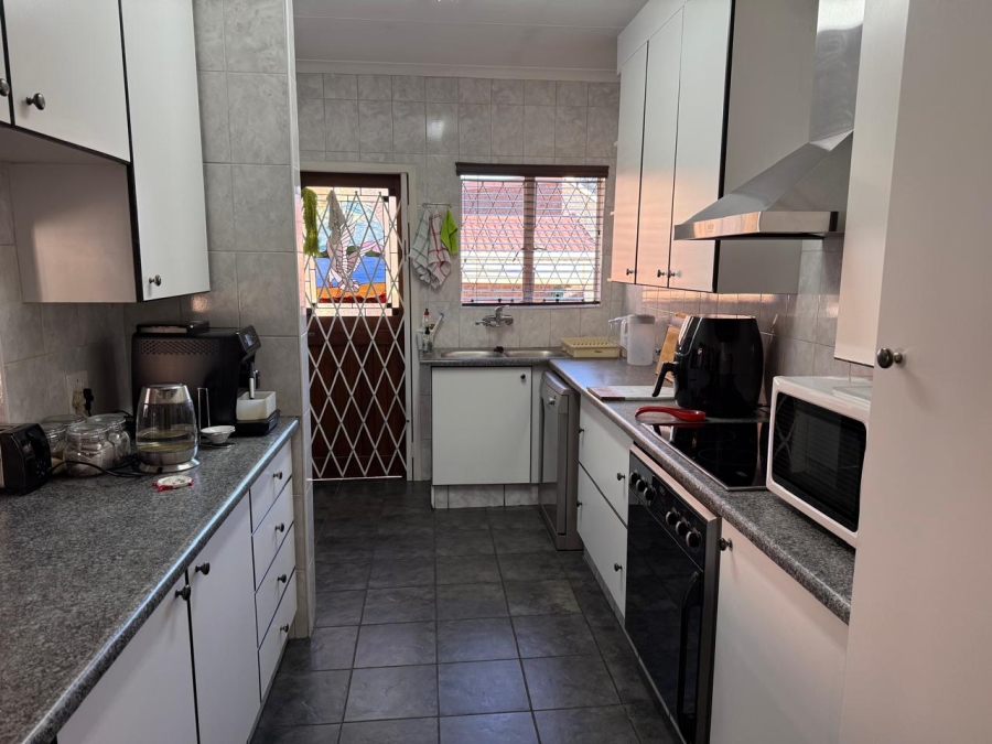 2 Bedroom Property for Sale in Brackenhurst Gauteng