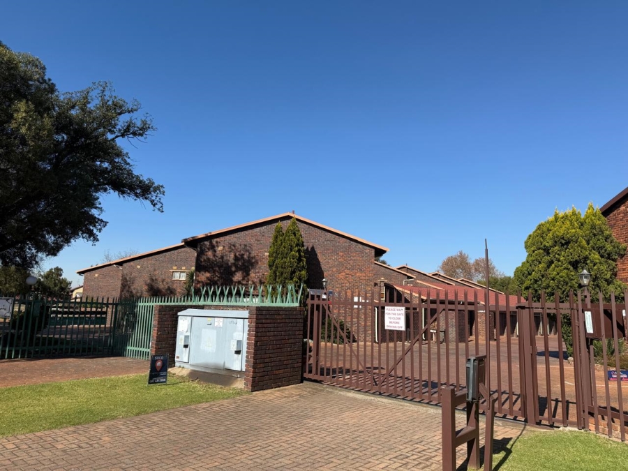 2 Bedroom Property for Sale in Brackenhurst Gauteng