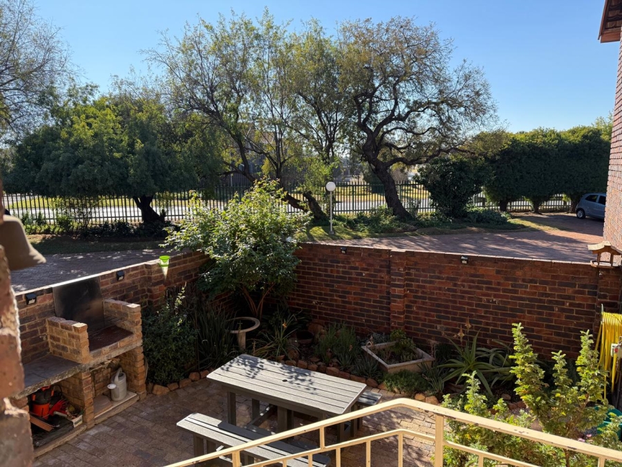 2 Bedroom Property for Sale in Brackenhurst Gauteng