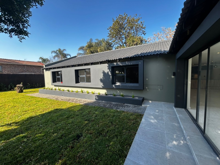 4 Bedroom Property for Sale in Waverley Gauteng