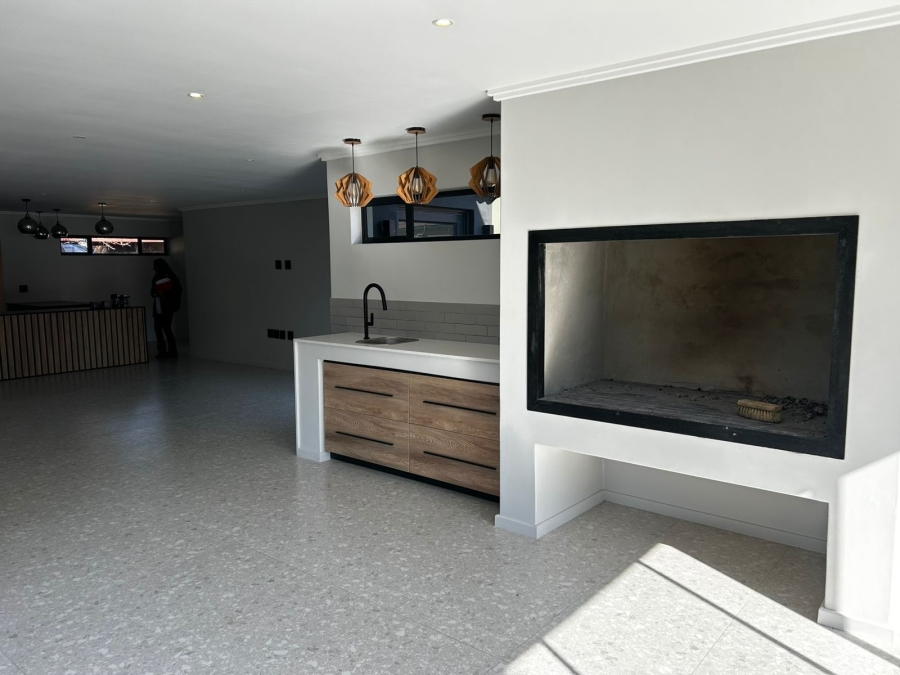4 Bedroom Property for Sale in Waverley Gauteng