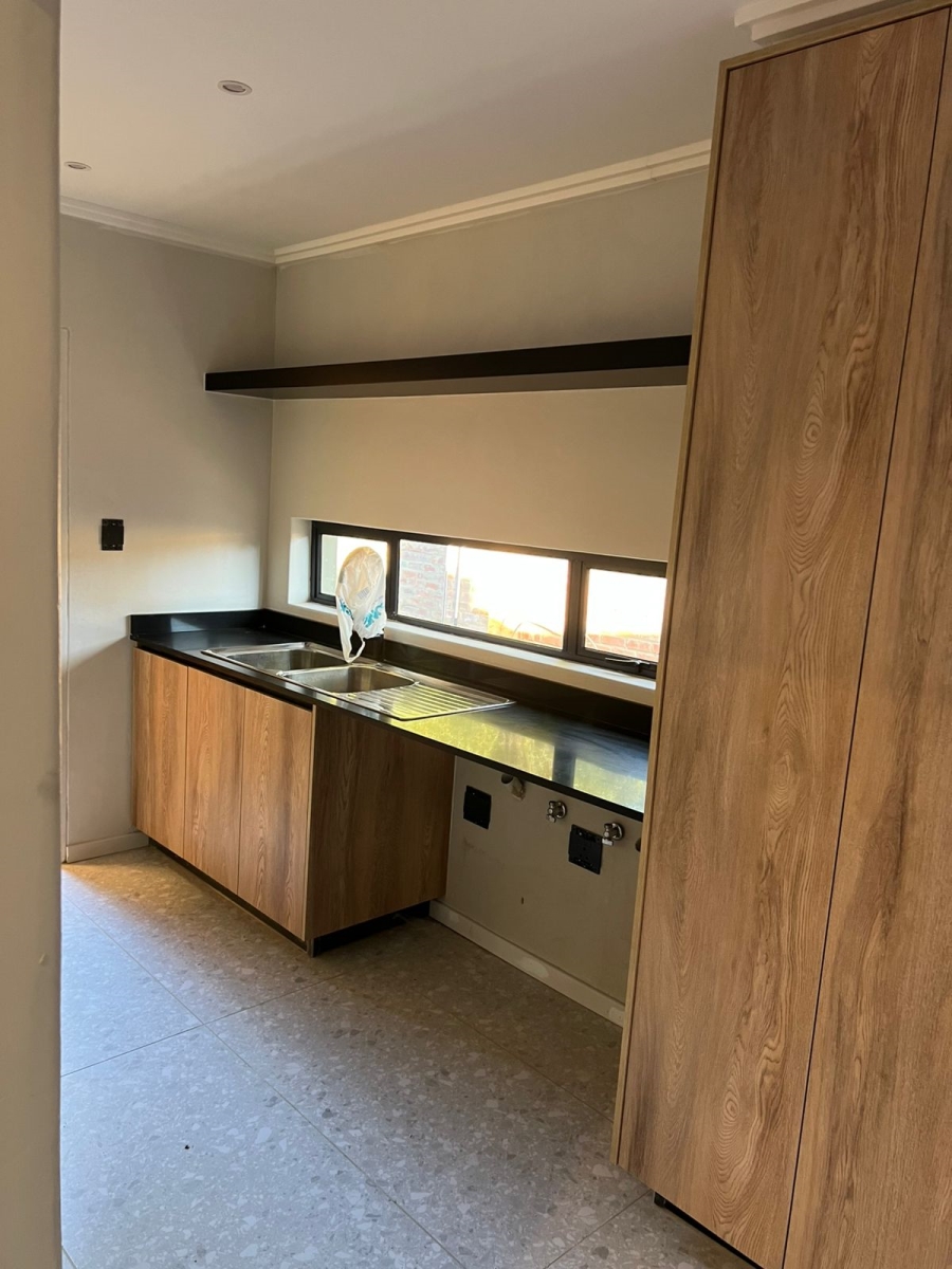 4 Bedroom Property for Sale in Waverley Gauteng