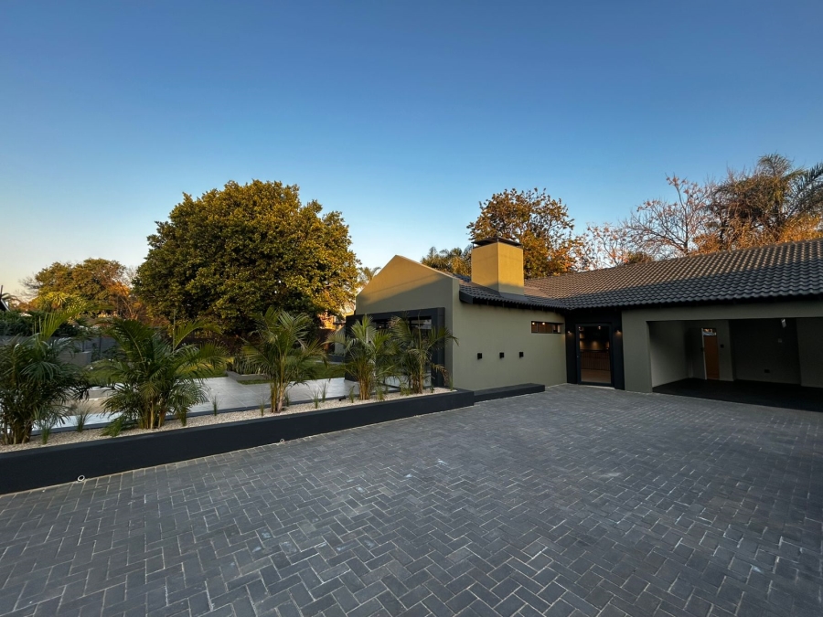 4 Bedroom Property for Sale in Waverley Gauteng