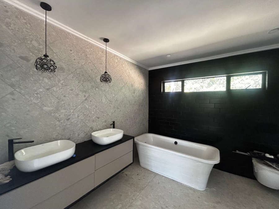 4 Bedroom Property for Sale in Waverley Gauteng