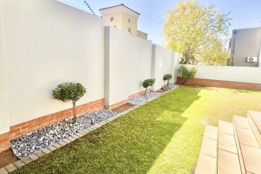 To Let 3 Bedroom Property for Rent in Broadacres Gauteng