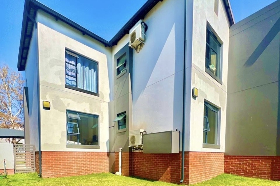 To Let 3 Bedroom Property for Rent in Broadacres Gauteng