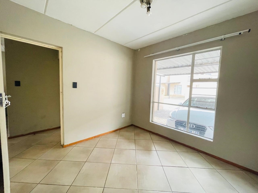2 Bedroom Property for Sale in Albertsdal Gauteng