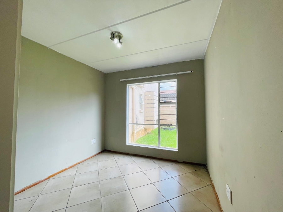 2 Bedroom Property for Sale in Albertsdal Gauteng