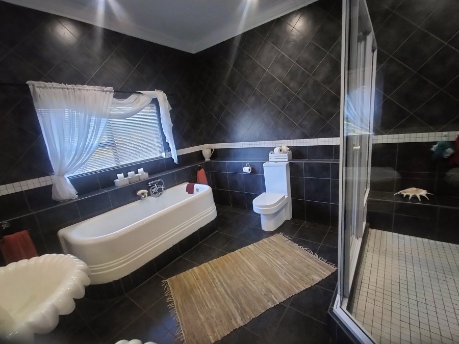 5 Bedroom Property for Sale in Hartebeeshoek Gauteng