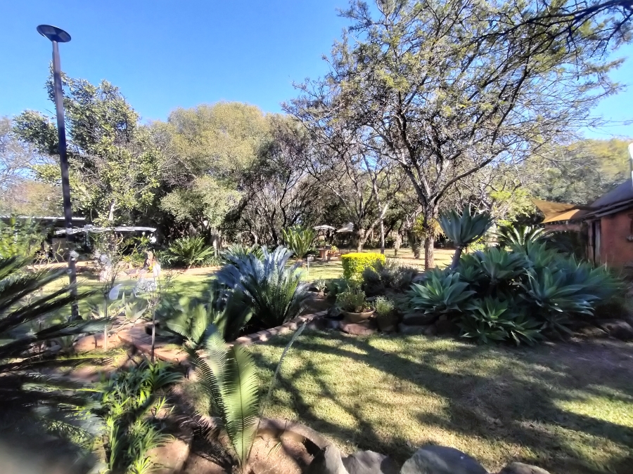 5 Bedroom Property for Sale in Hartebeeshoek Gauteng