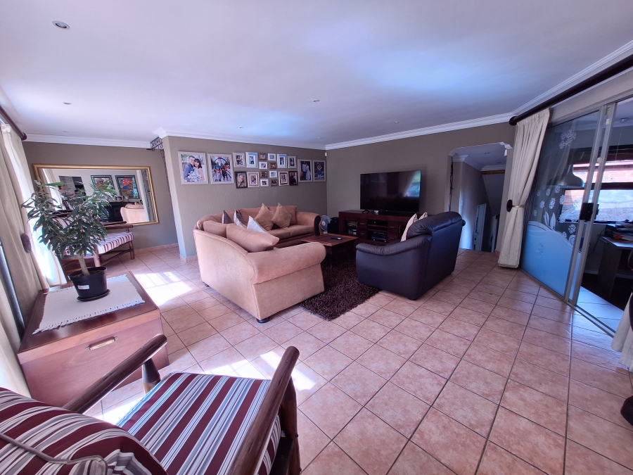 3 Bedroom Property for Sale in Roodekrans Gauteng