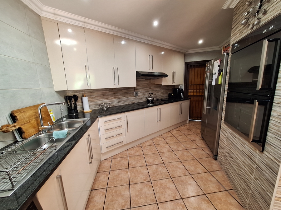 3 Bedroom Property for Sale in Roodekrans Gauteng