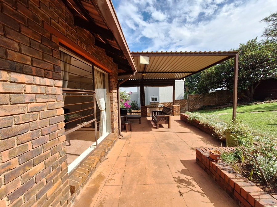 3 Bedroom Property for Sale in Roodekrans Gauteng