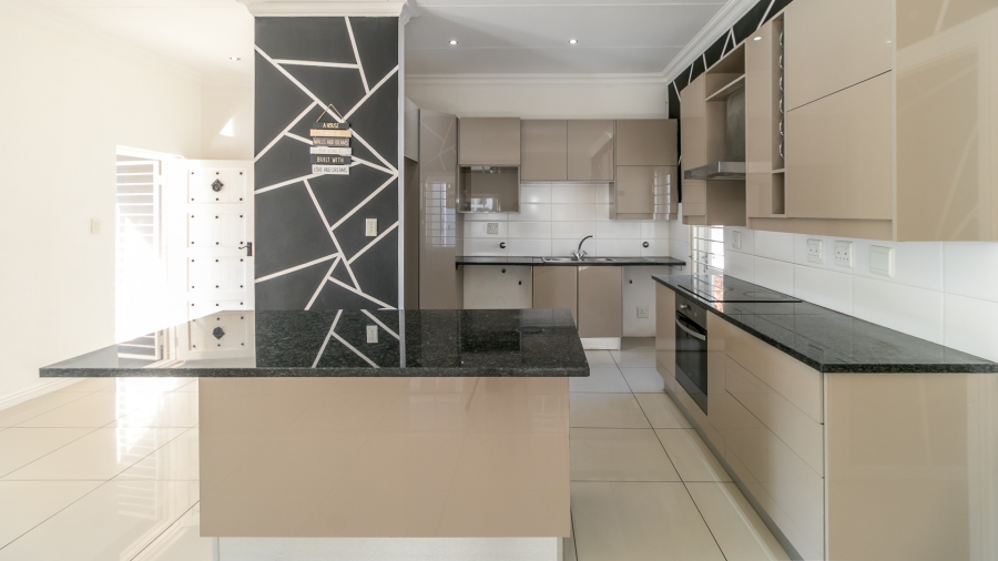 To Let 4 Bedroom Property for Rent in Noordhang Gauteng
