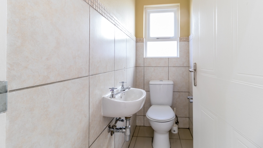 To Let 4 Bedroom Property for Rent in Noordhang Gauteng