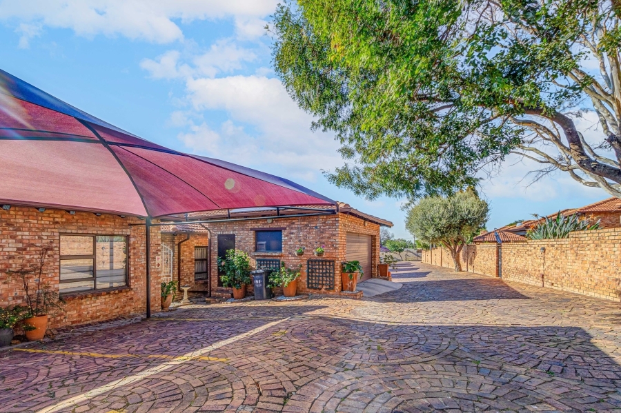 3 Bedroom Property for Sale in North Riding Gauteng