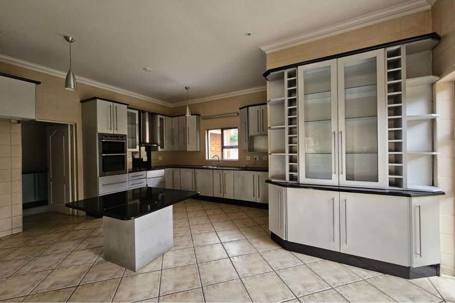 To Let 5 Bedroom Property for Rent in Blue Valley Golf Estate Gauteng