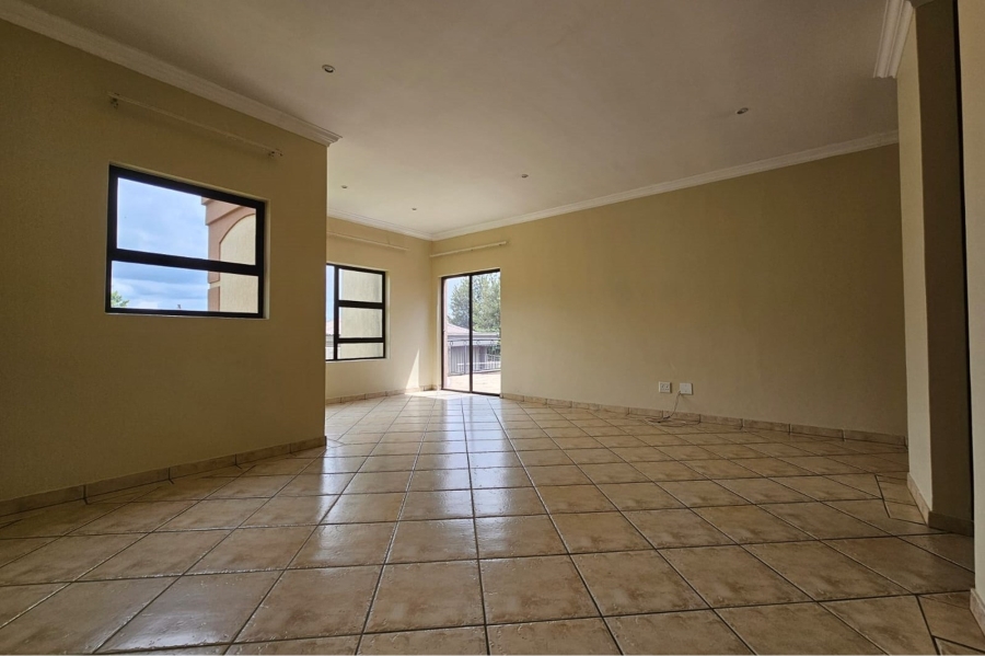 To Let 5 Bedroom Property for Rent in Blue Valley Golf Estate Gauteng