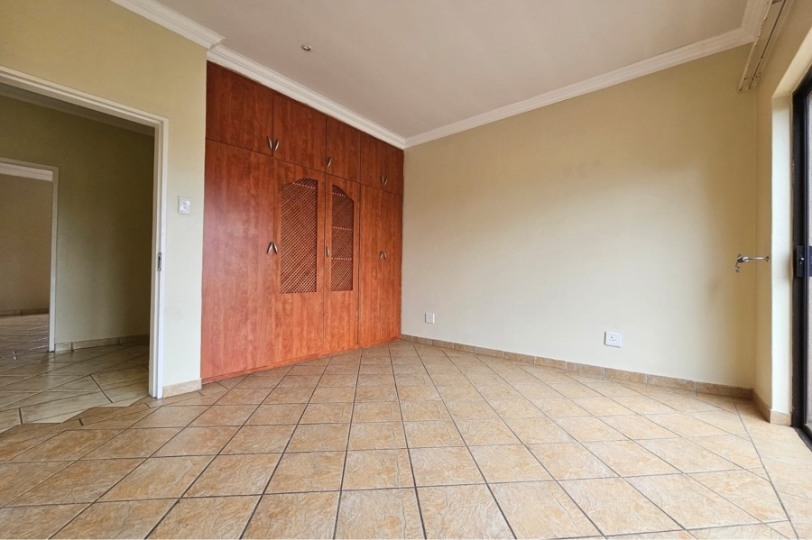 To Let 5 Bedroom Property for Rent in Blue Valley Golf Estate Gauteng
