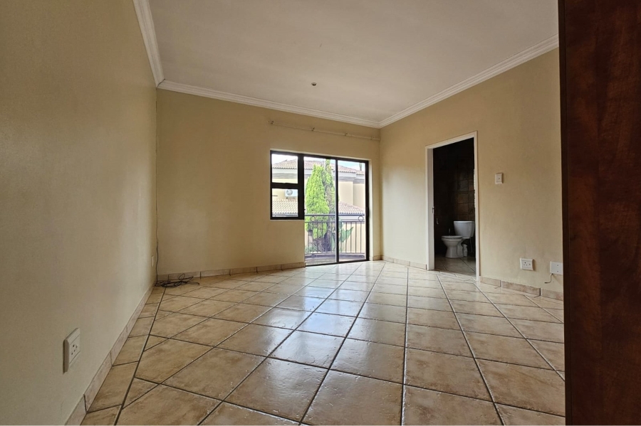To Let 5 Bedroom Property for Rent in Blue Valley Golf Estate Gauteng