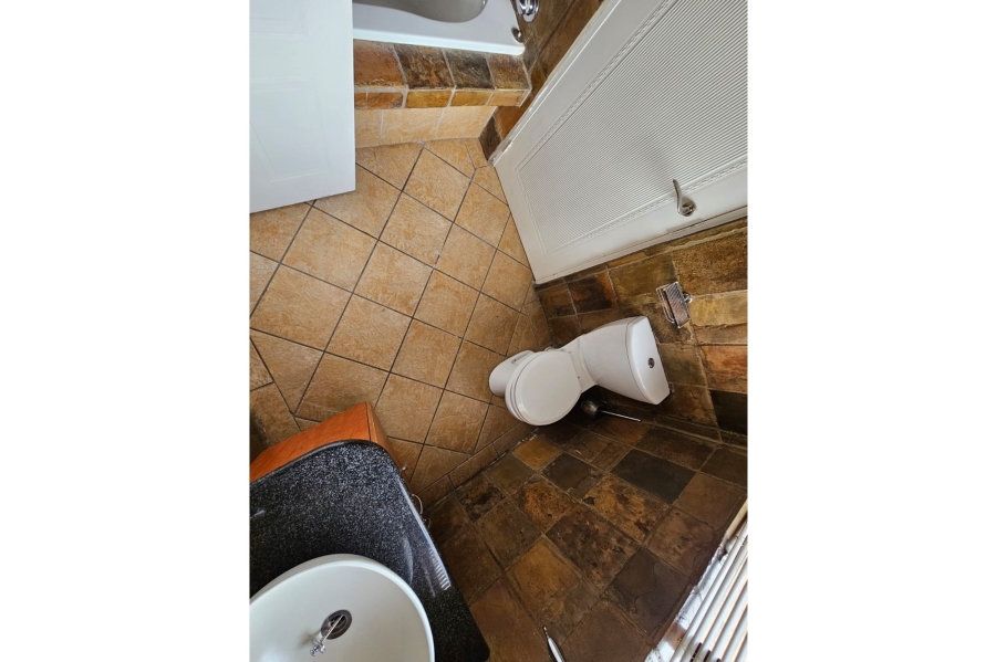 To Let 5 Bedroom Property for Rent in Blue Valley Golf Estate Gauteng