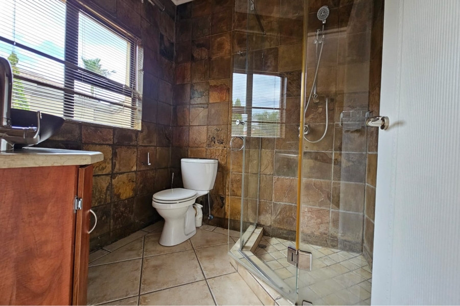 To Let 5 Bedroom Property for Rent in Blue Valley Golf Estate Gauteng