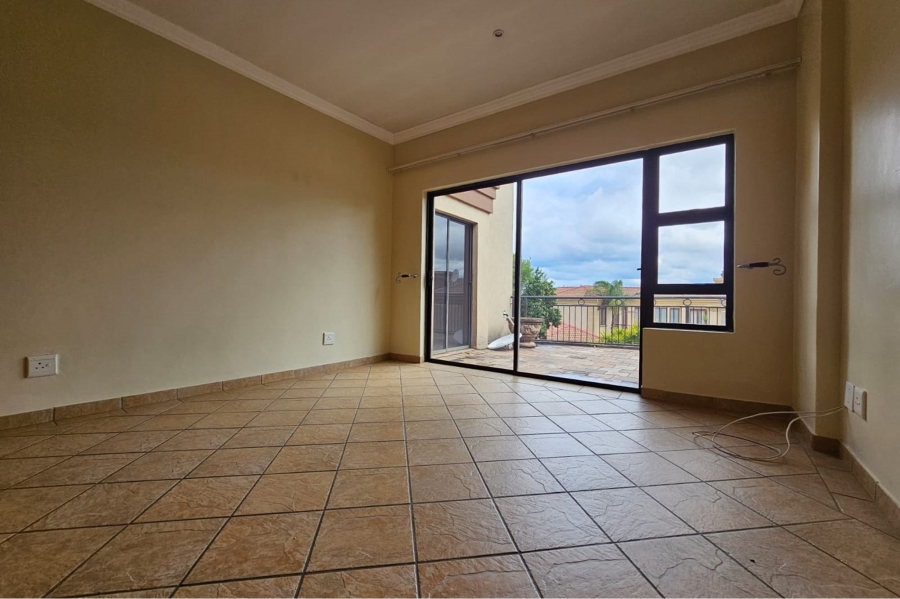 To Let 5 Bedroom Property for Rent in Blue Valley Golf Estate Gauteng