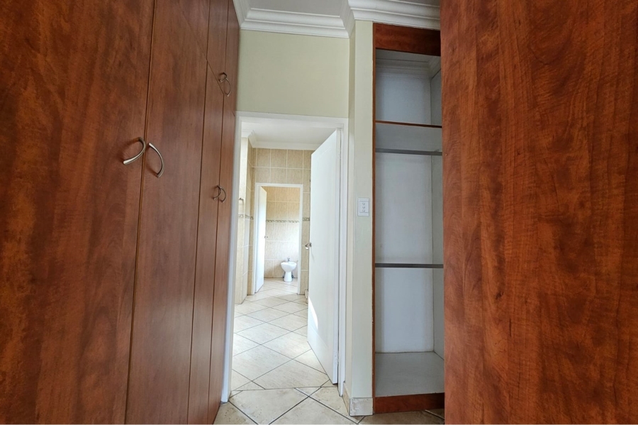 To Let 5 Bedroom Property for Rent in Blue Valley Golf Estate Gauteng