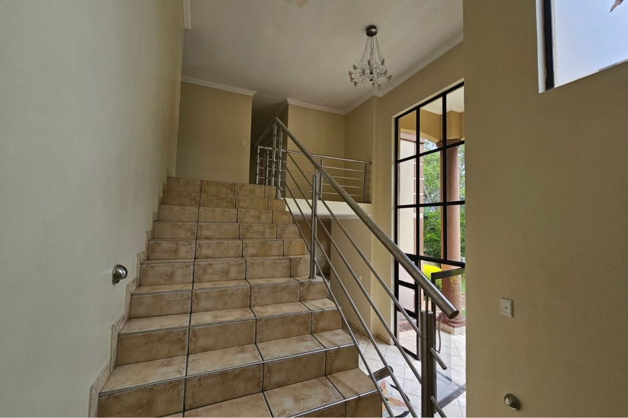 To Let 5 Bedroom Property for Rent in Blue Valley Golf Estate Gauteng