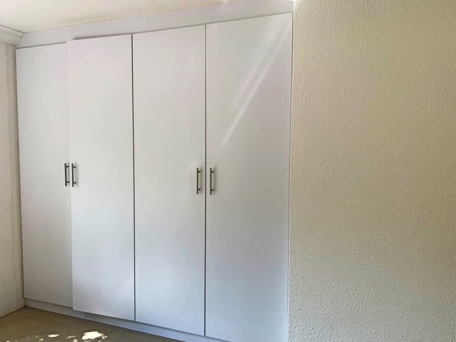 To Let 1 Bedroom Property for Rent in Douglasdale Gauteng