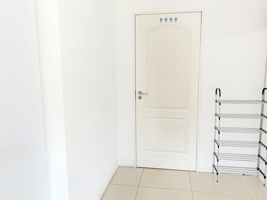 To Let 1 Bedroom Property for Rent in Douglasdale Gauteng