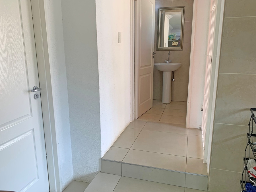 To Let 1 Bedroom Property for Rent in Douglasdale Gauteng