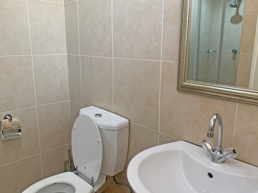 To Let 1 Bedroom Property for Rent in Douglasdale Gauteng