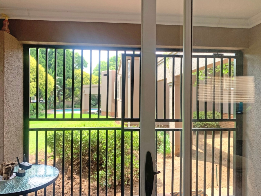 To Let 1 Bedroom Property for Rent in Douglasdale Gauteng
