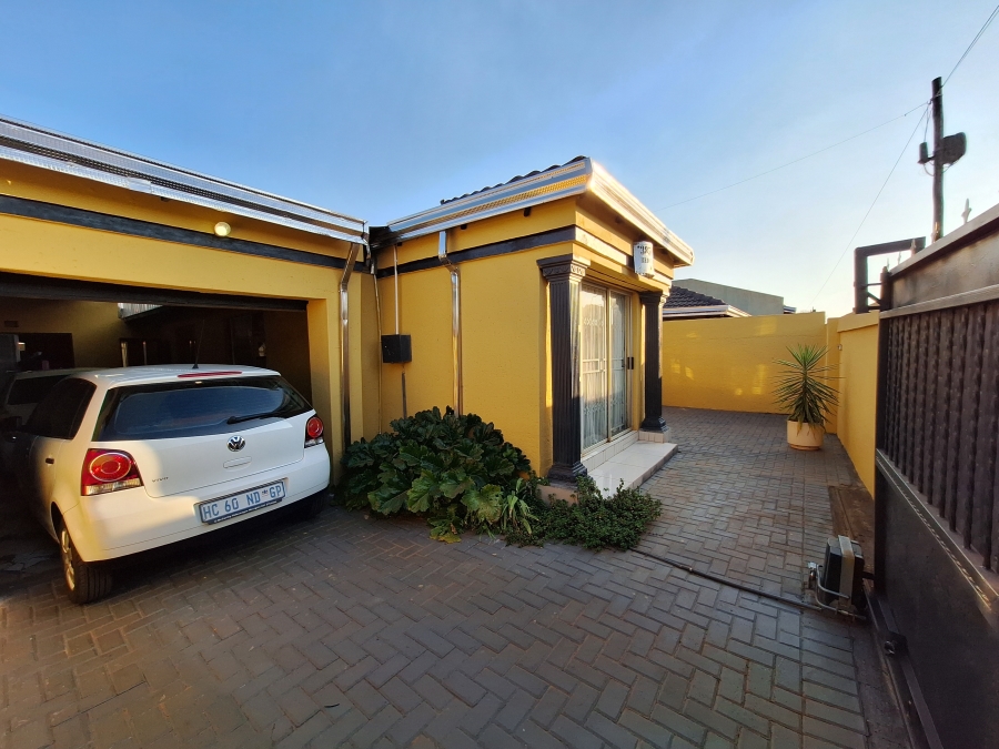 3 Bedroom Property for Sale in Protea Glen Gauteng